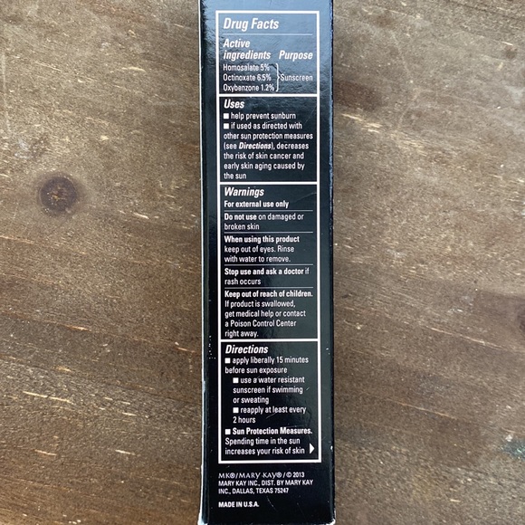 Mary Kay | CC Cream & Foundation Brush - Picture 9 of 14